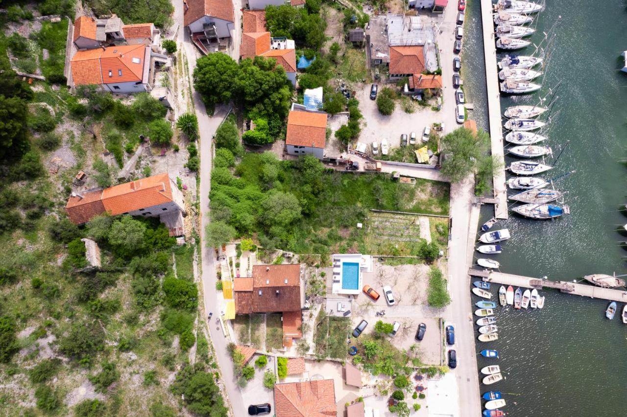 Mila And Jurija Formenti 2 Apartments In Heart Of Nautic Marina, With Heated Swimming Pool, Bikes, Sup, Kajak Скрадин Екстер'єр фото